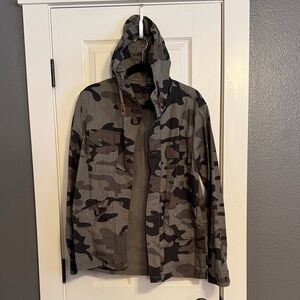 Amazing Oakley camouflage jacket size Medium.